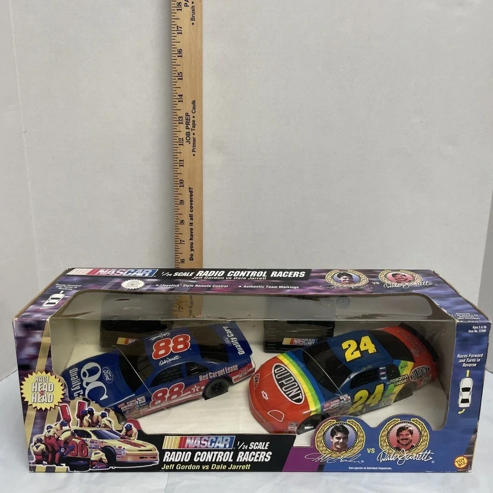 Vintage 1997 NASCAR Toy Biz 1/24 RC Racers Jeff Gordon vs Dale Jarrett 57090